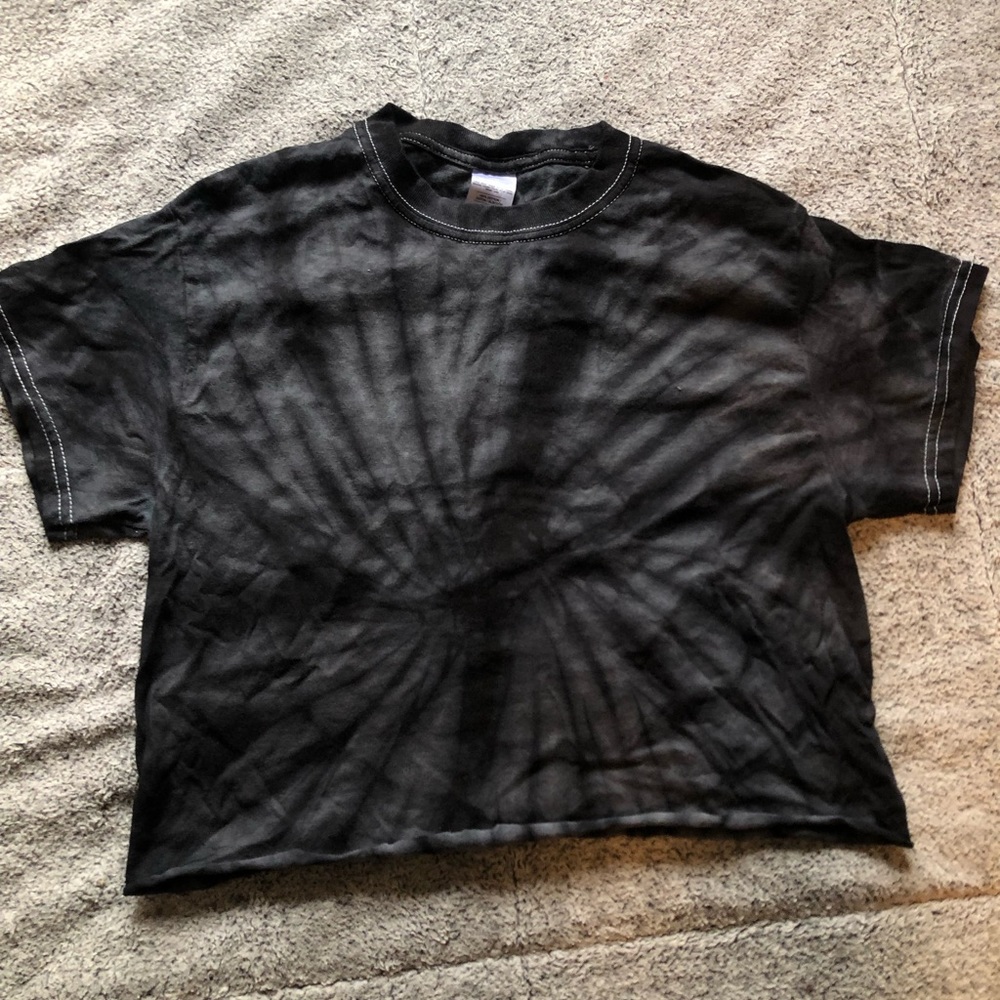 black and grey tie dye cropped t-shirt